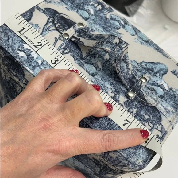 Christian Dior Beauty Around The World Mirrored Vanity Makeup Train Case NEW - Picture 10 of 11